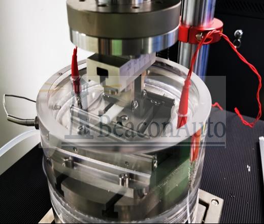 骨水泥彎曲疲勞性能試驗(yàn)機(jī)